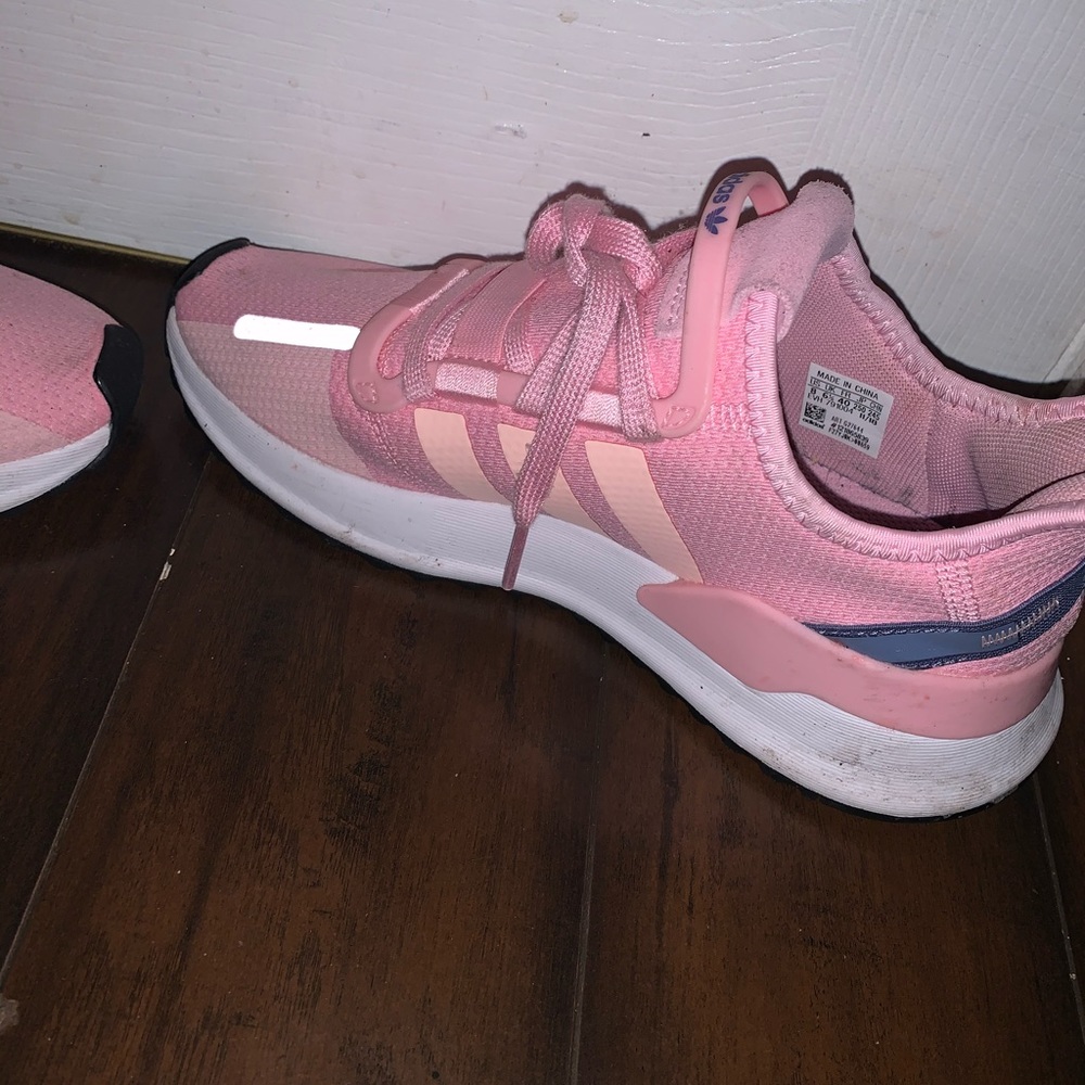 Pink adidas ! - Picture 3 of 5